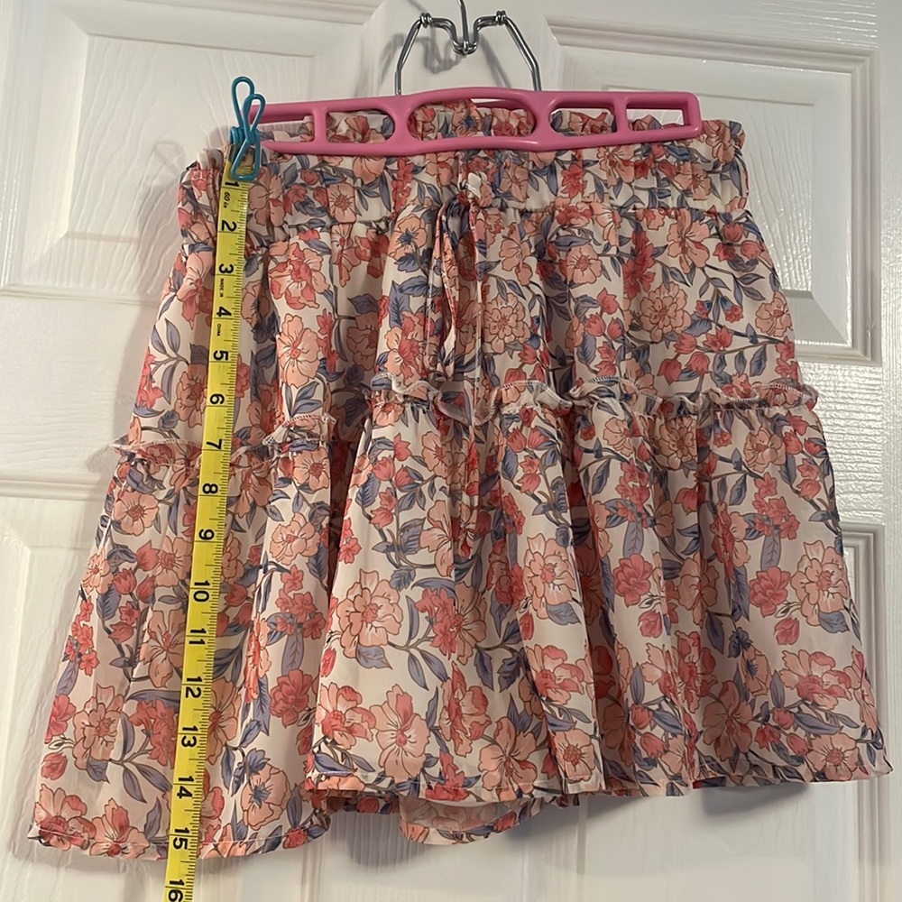 Kendall & Kylie lined dress short, looks like a skirt when worn. Size large